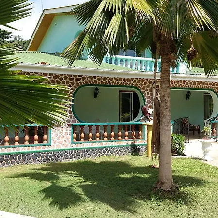 Villa Bedier Self-Catering Apartments Baie Sainte Anne Exterior photo